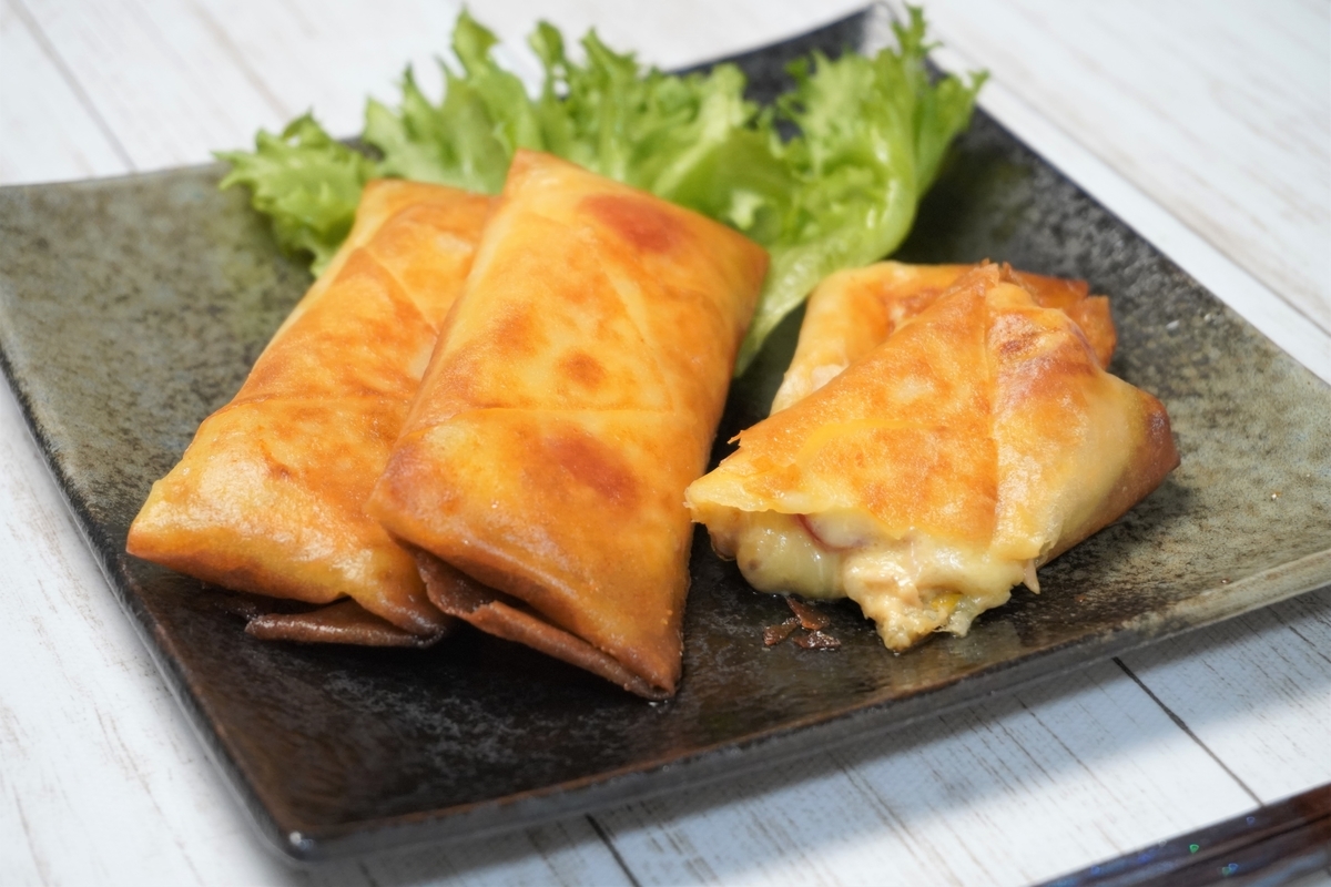 パリパリが美味しい トマトとツナマヨのチーズ春巻きの作り方 レシピ Clovers Cooking