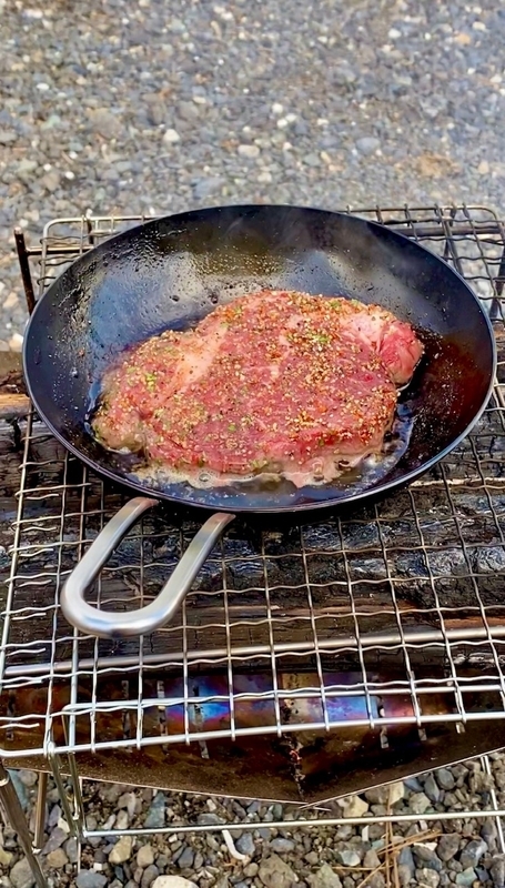 ちびパンで焼いた肉