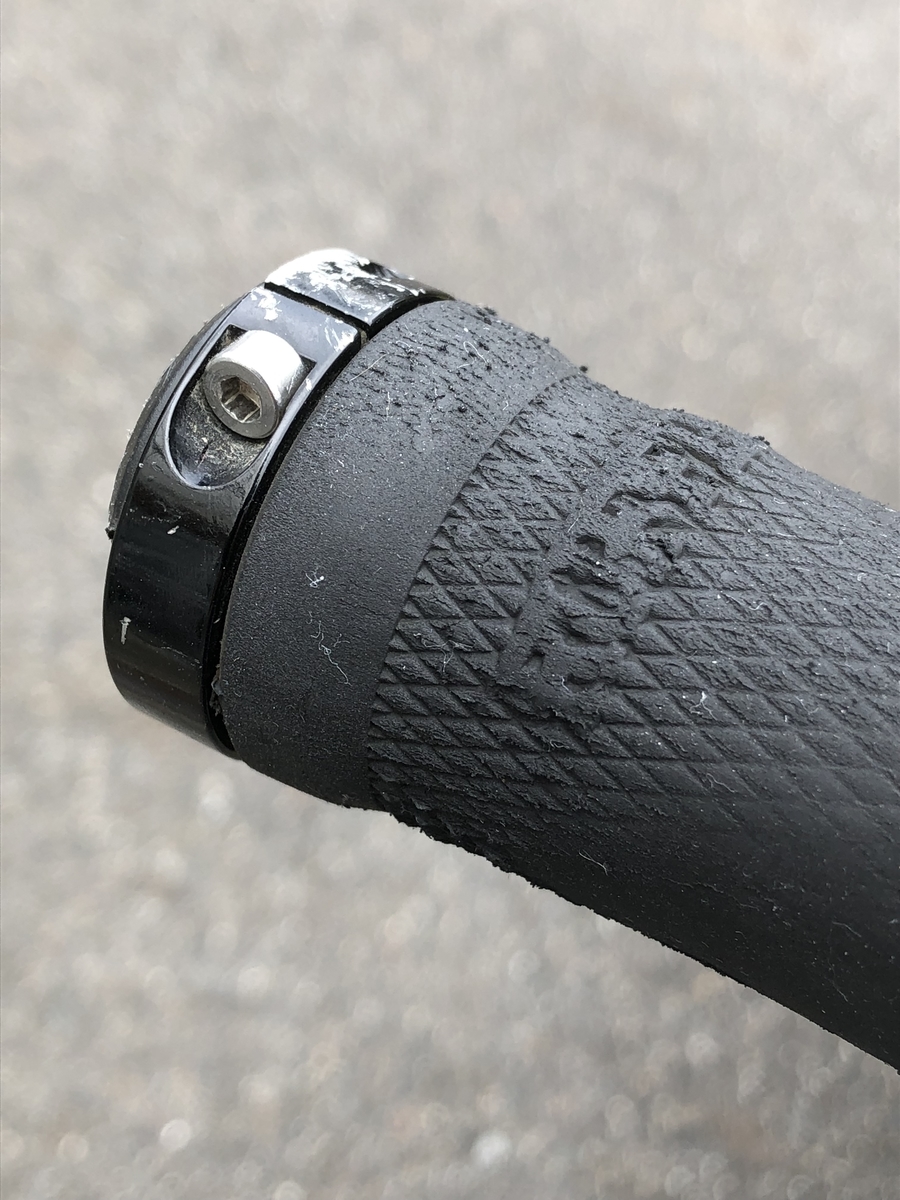 簡単に ロックオングリップ のがたつきを直す方法 取り付け方法 MTB DIY - 誰でも自分でできる MTB バイク 車 DIY