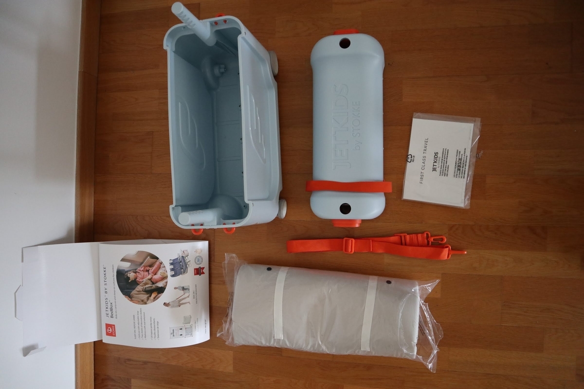 JETKIDS 赤 1回のみ使用 JetKids購入！使った感想は子連れの飛行機、新幹線移動に大活躍