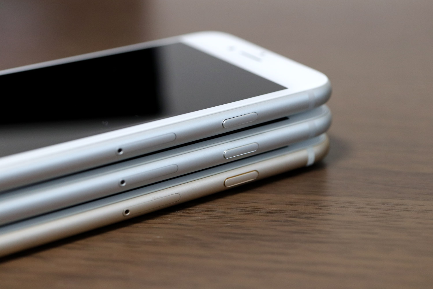 七夕！大特価 iPhone7 動作正常 iphone-8-vs-iphone-7-actual-compare-design-01 | スマホ修理
