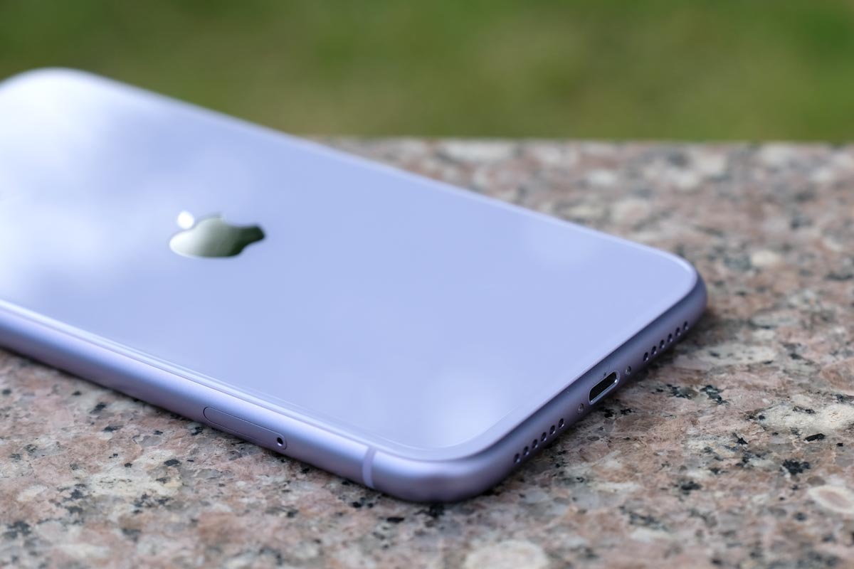 iPhone 11の背面パネル