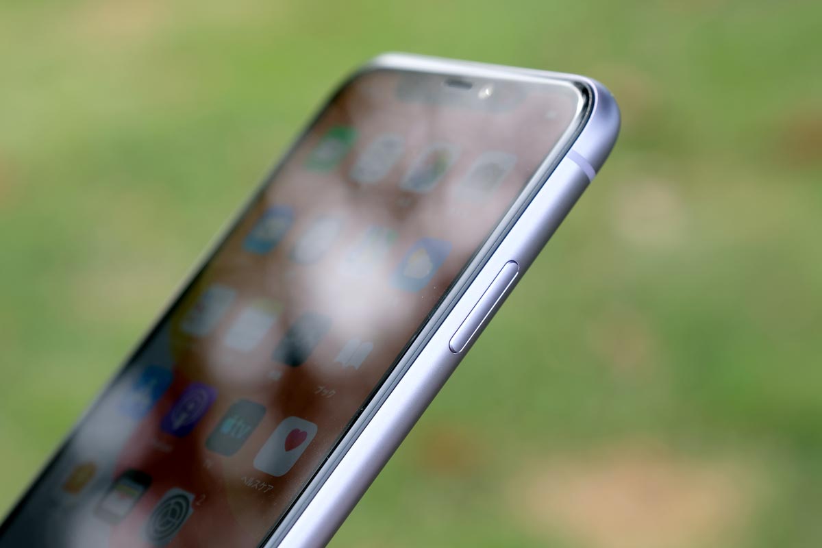iPhone 11 サイドボタン