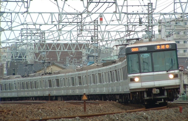 アウトカーブを通過する東京メトロ03系5ドア車 Kazuhiko S Blog