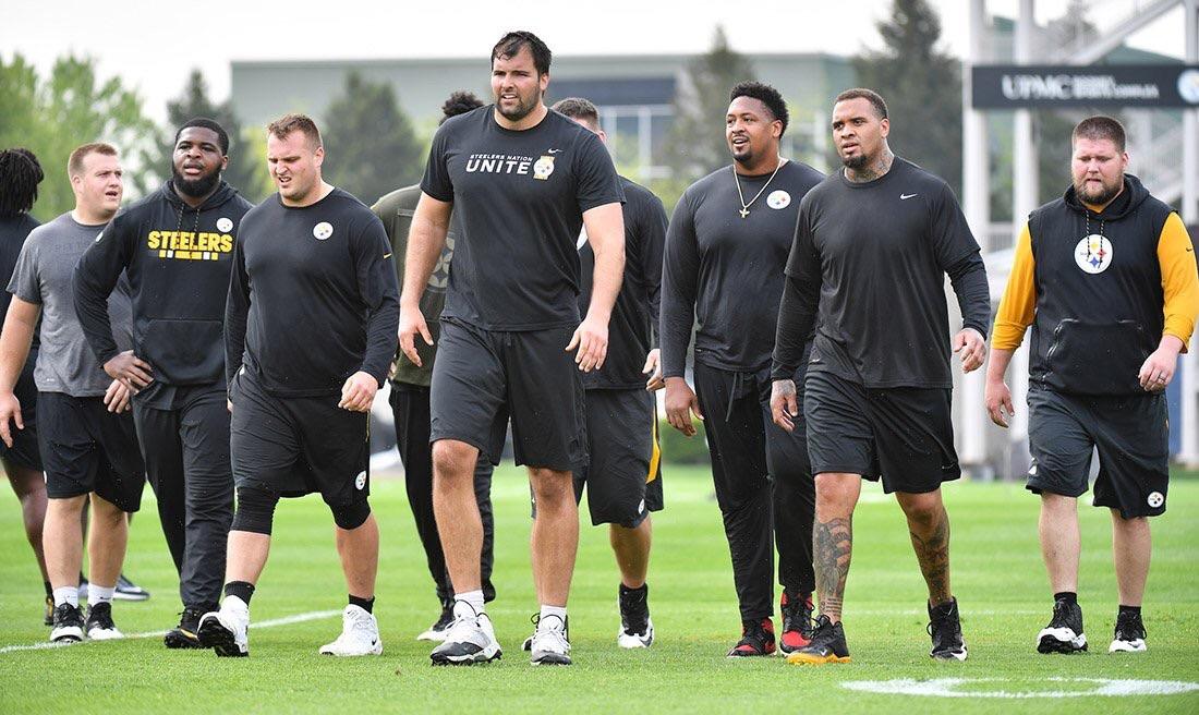 NFL豆知識】NFL選手の体のサイズ、誰が一番背が高い？ - NFL超入門