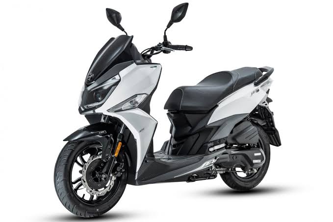 SYM RV125Fi 125ccスクーター！ ガソリン漏れ(小)の為ジャンク 掴まれ