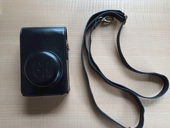 持ち運びやすい】使って分かった、RICOH GR2のオススメケースを
