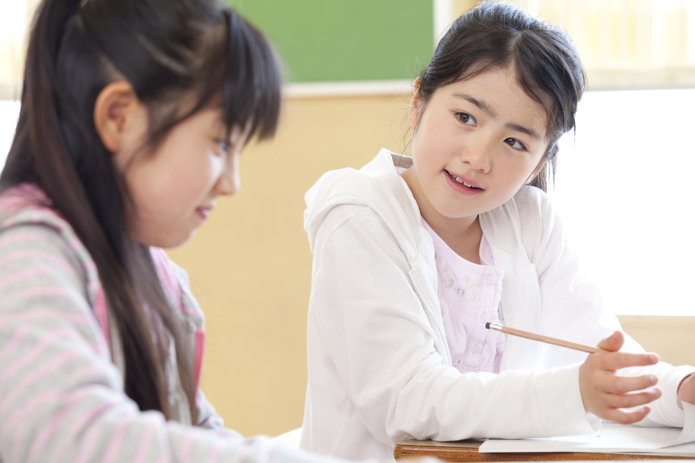 面白い 指すこと 巻き毛 唇 カメラ 汚い 直接 子供 指 Canstock