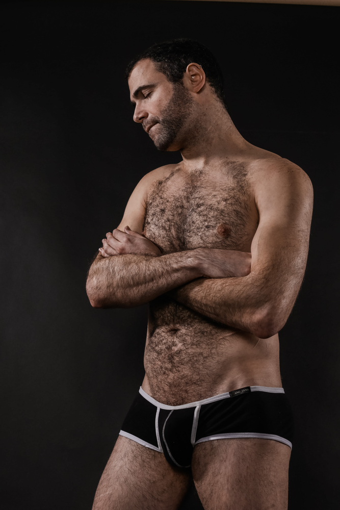 陰毛をすくとこんなに快適になるって知ってた 毛深い男は気持ち悪い 髭いらないしすね毛は切るかすくべき