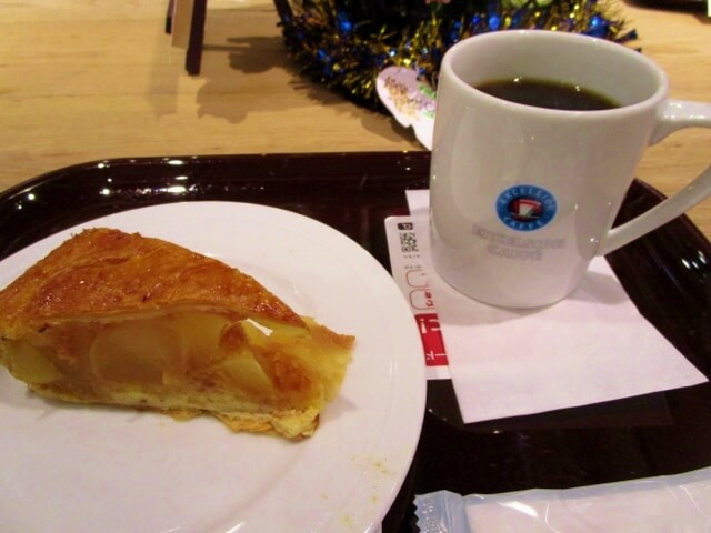 新宿カフェ Pc席も満席だぞ エクセルシオールカフェ 新宿小滝橋通り店 休日の午後 珈琲とけだま