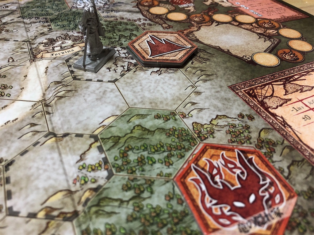 ボードゲームレビュー Dorasure ドラスレ これぞ王道 レベルを上げアイテムを揃えてドラゴンを討伐せよ 仲間と挑む協力型ボードゲーム 右手に銃を左手に盾を