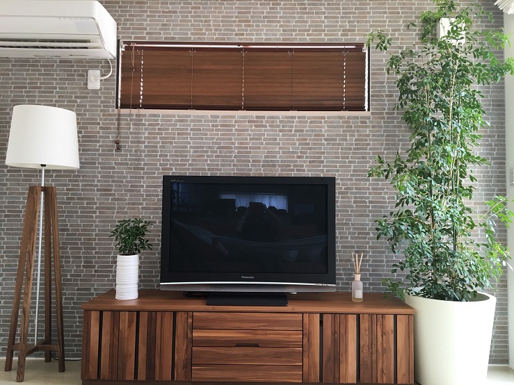 コンランショップ クロスフロアライトスタンドダークシェードブラック