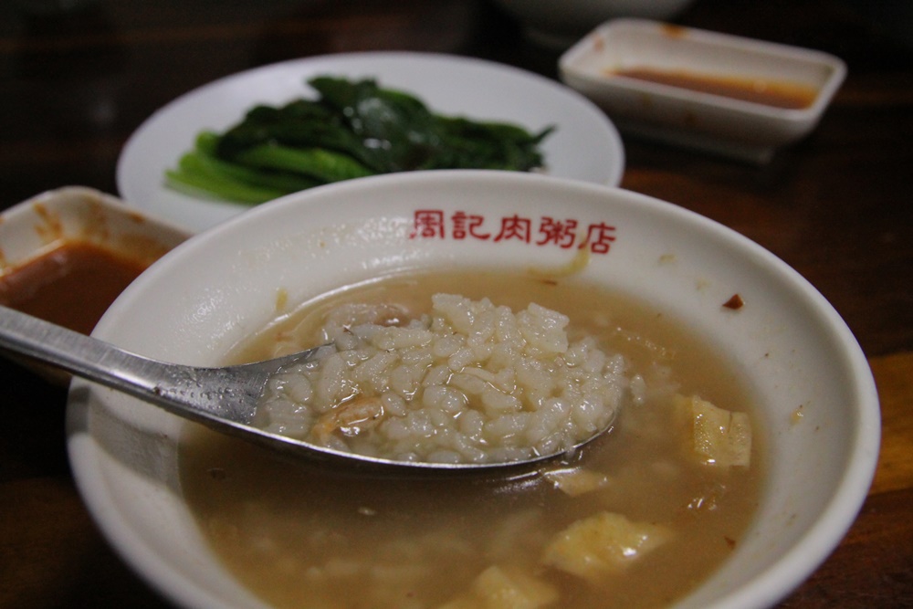 周記肉粥店