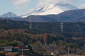 [浅間山][冠雪][寒波][丘陵][集落]浅間山