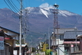 [浅間山][残雪][電柱][火の見やぐら][小田井宿]浅間山