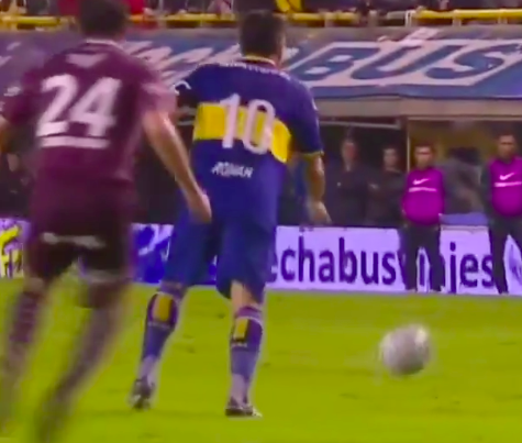 ボールに触れない技術 相手に触れない技術 大人になってから学ぶサッカーの本質とは