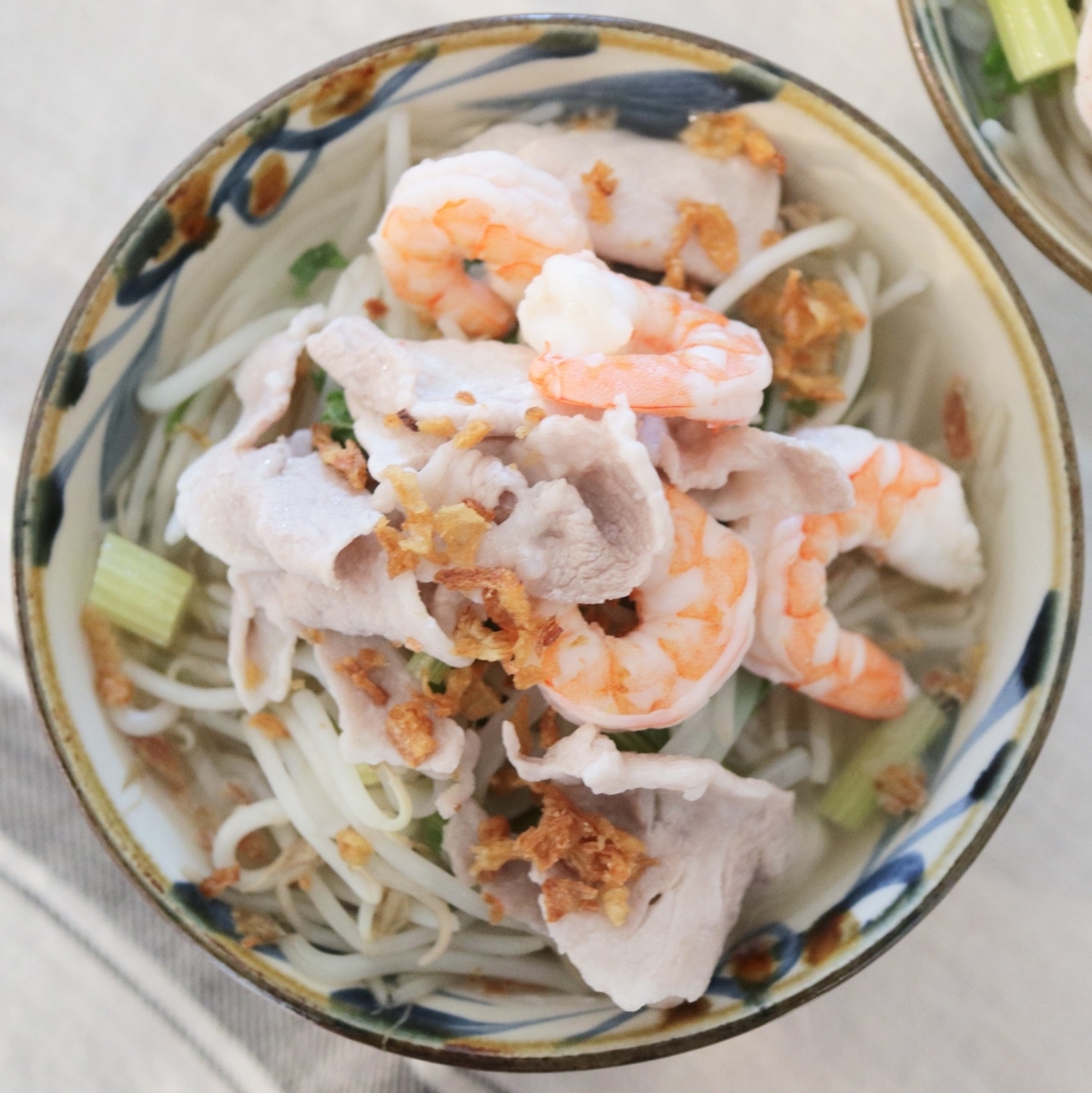 業務スーパーレシピ 味覇でさささっと作るフォー 豚肉とエビのダブルメイン パクチーなし Kei Life 12