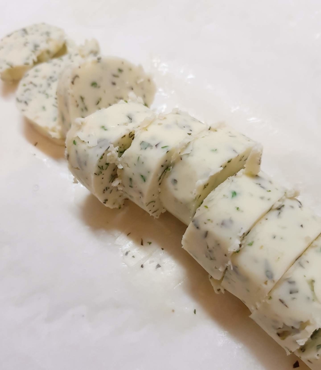 お庭のハーブを長期保存 ハーブバターを作ってみた Party On The Weekend 週末はパーティ
