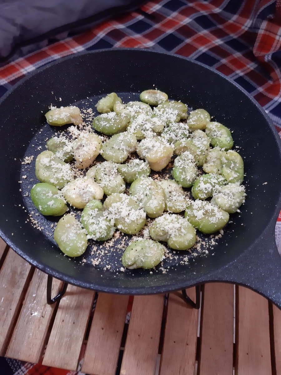 業務スーパーそら豆で簡単キャンプおつまみ そら豆の粉チーズ焼き Party On The Weekend 週末はパーティ
