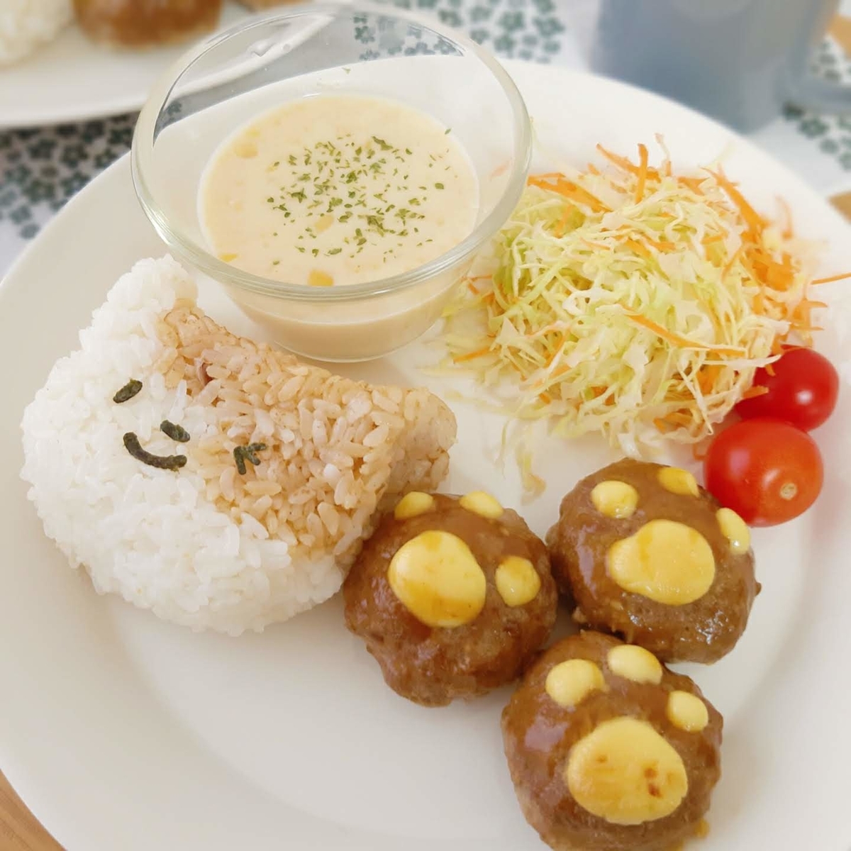 猫の日レシピ 簡単可愛い肉球ハンバーグ Party On The Weekend 週末はパーティ