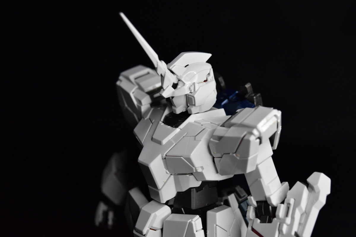MG 1/100 ユニコーンガンダム HDカラー+MS CAGE MG 1/100 ユニコーンガンダム HDカラー+MS CAGE│株式会社BANDAI