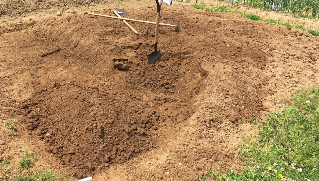 田舎で市民農園　～耕運から畝立てまで～