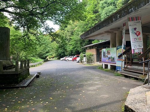 長命寺 上段の駐車場
