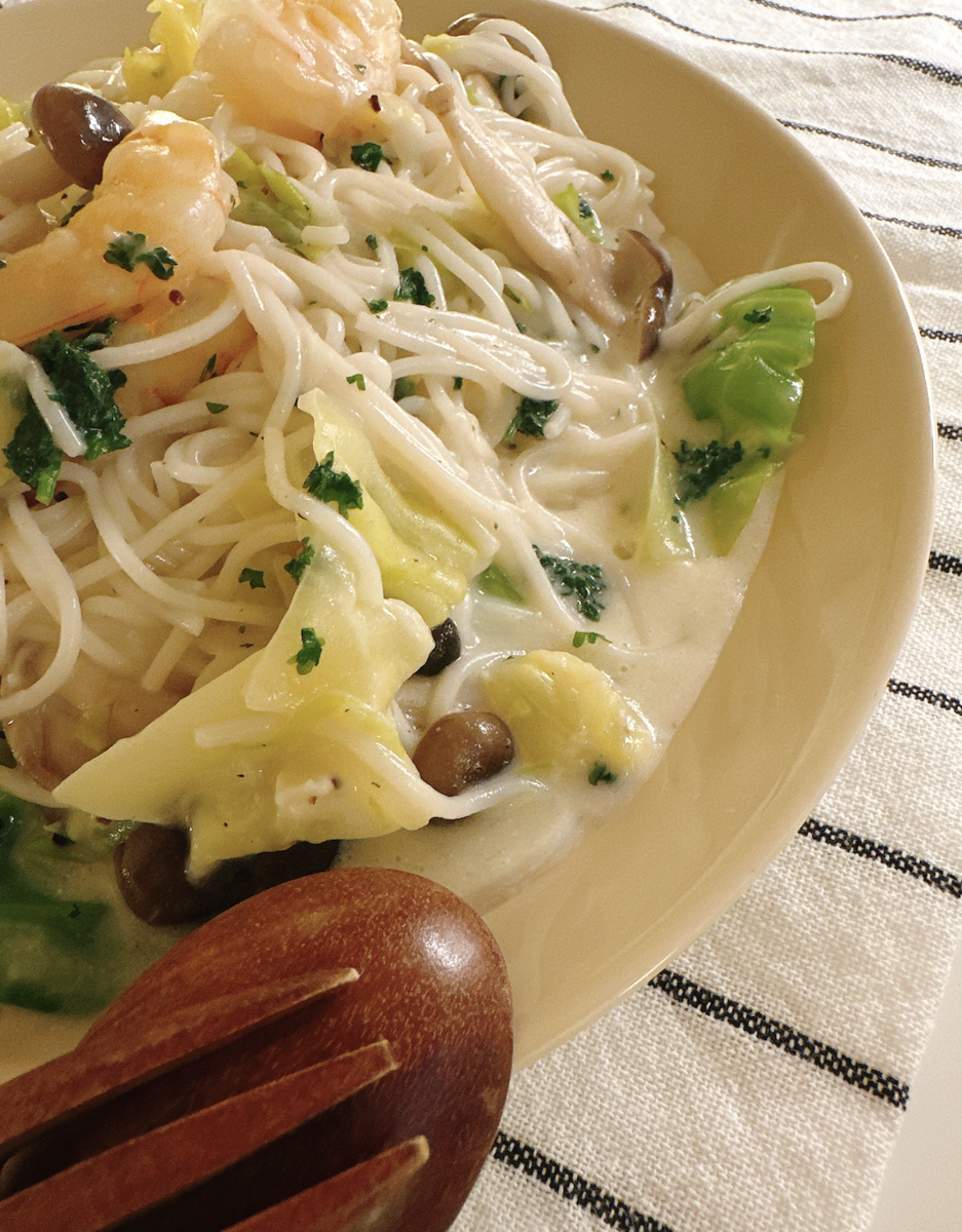 cream pasta with pasely