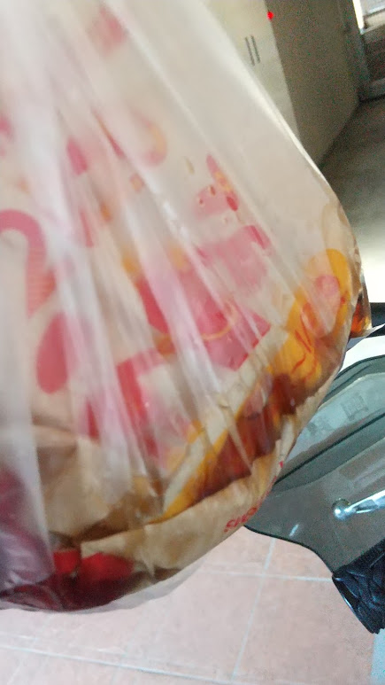 ウーバーイーツ配達、マックドリンクこぼれた！トラブル対処法 