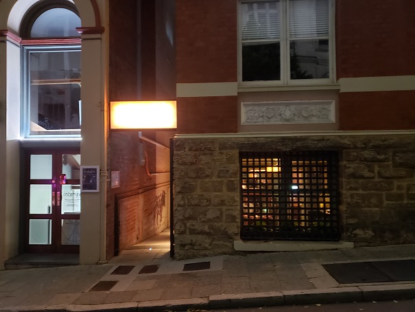 アンダルズの外観