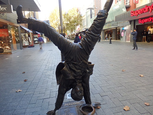 ヘイ・モールの芸人の像
