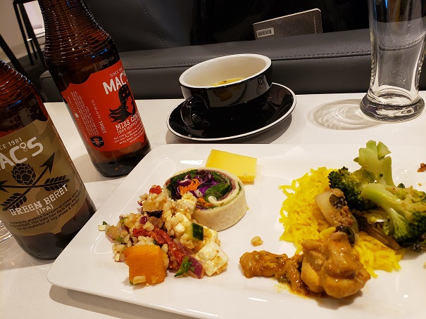 ラウンジでお食事