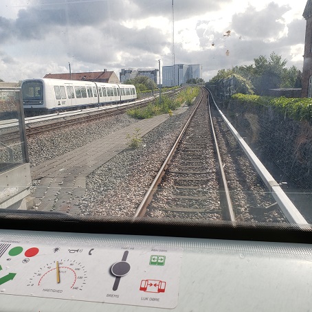 地下鉄車内からの風景