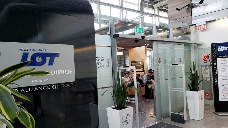 LOTポーラウンド航空ラウンジ