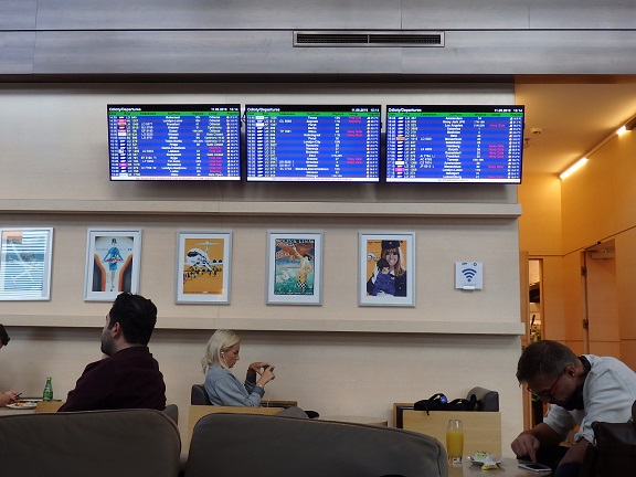 ボーディングを知らせる電光掲示板