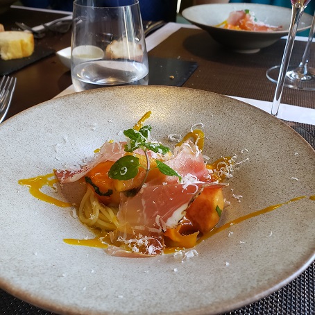 柿と生ハムのパスタ