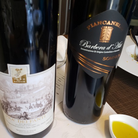 赤ワインのボトル