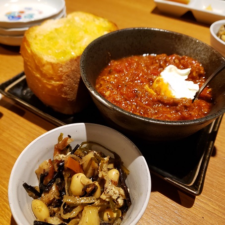 牛筋のトマト煮とつきだし