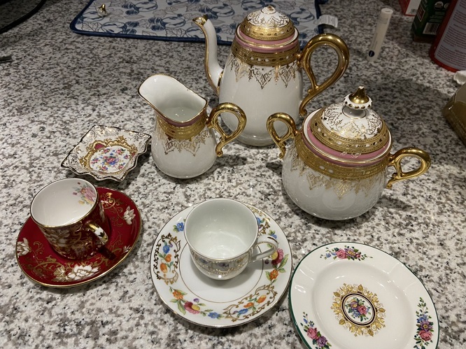 アンティークのティーセットが素敵で安くて羨ましぃ～と母は思った