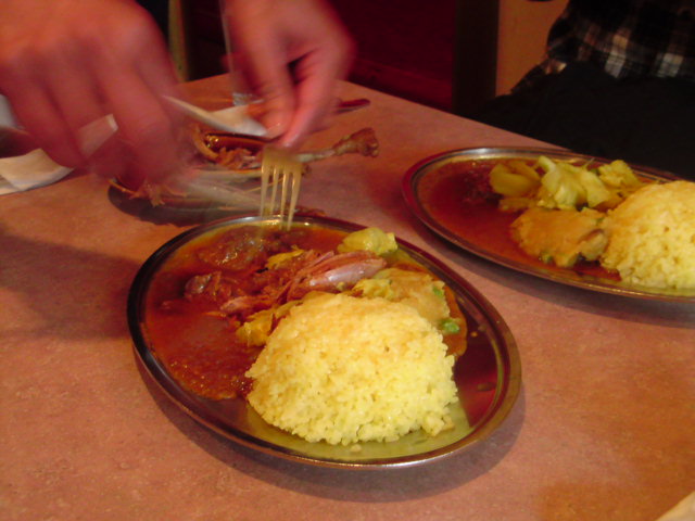 チキンカレー。お店のひとが手早く骨をとってくれました〜