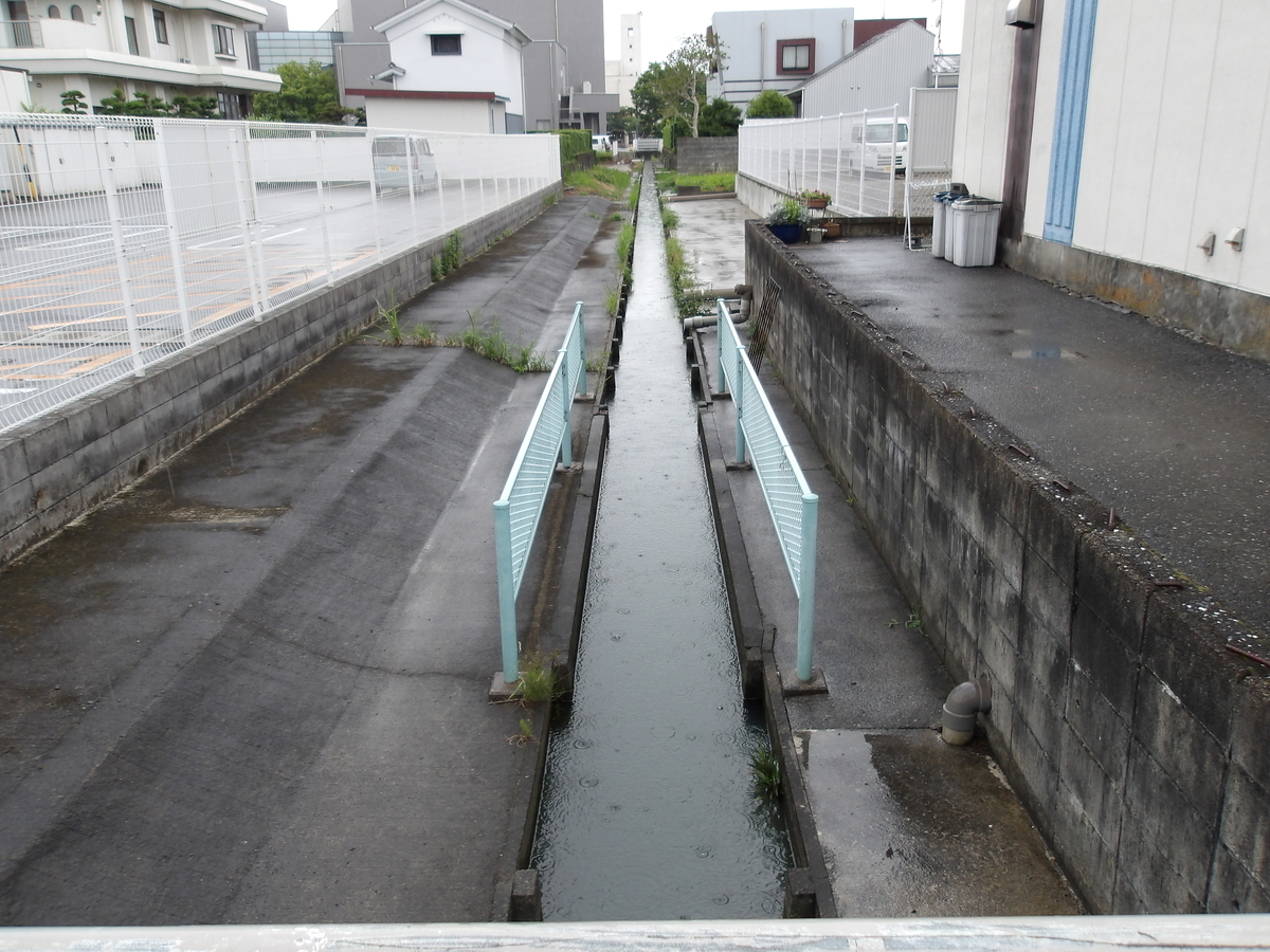 小さい水路