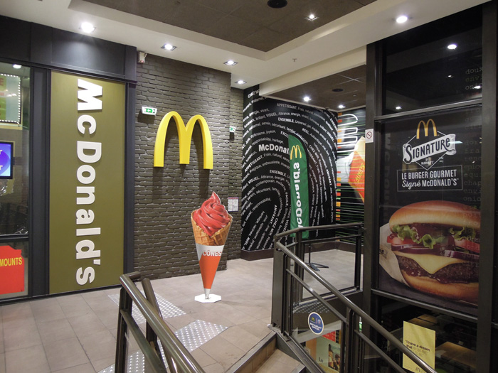 パリのマクドナルドはトイレ休憩に便利!店ごとにルールが異なるので使い方を覚えておこう! - さあ、ANAマイルでパリにいってみようよ!