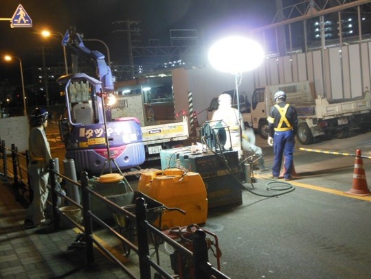 夜10時 突然玄関前の道路で徹夜の掘削工事が始まった けんちーのアニメ中心生活ブログ改 夜10時 突然玄関前の道路で徹夜の掘削工事が始まった けんちーのアニメ中心生活ブログ改