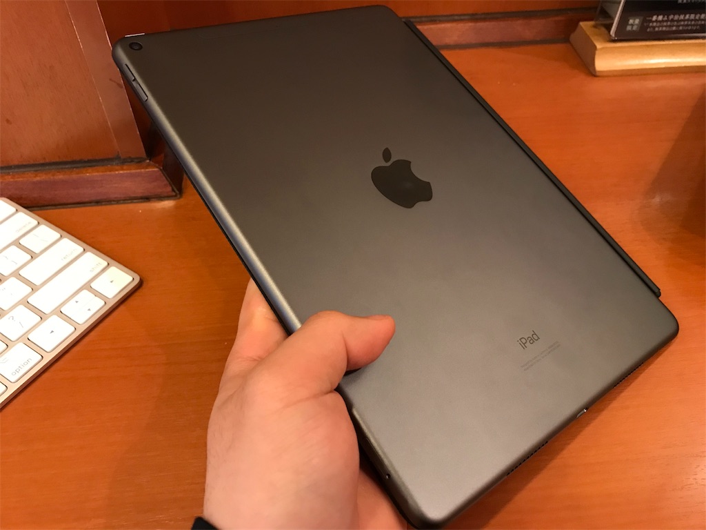 【名入れ無料】 最高のiPadがここに。学生Apple信者によるiPad Air 10.5 1週間 iPad本体