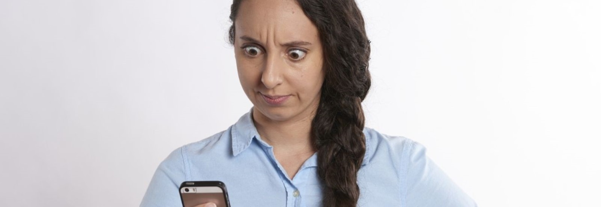 Youtubeが見れなくなったときの対処法として特にシンプルなのが、デバイスを再起動するという方法です。 スマホ、PC、テレビなど、まずは使っているデバイスの電源を切ってみましょう。 Wi-Fiを利用してインターネットに接続している場合は、Wi-Fiルーターを再起動するのも効果的です