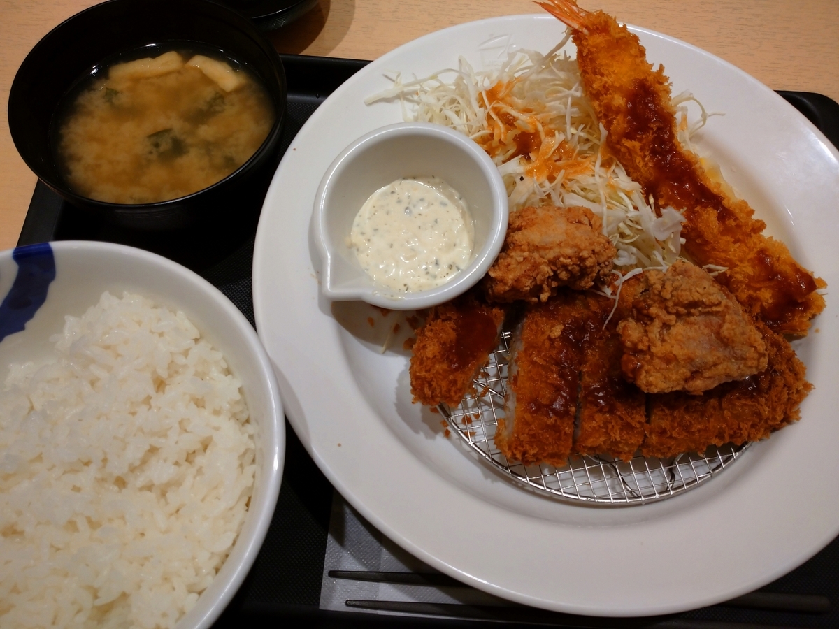 大人プレート ロースかつ 海老フライ 本格唐揚げ 松のや チェーン店で晩ごはん 大人プレート ロースかつ 海老フライ 本格唐揚げ 松のや チェーン店で晩ごはん