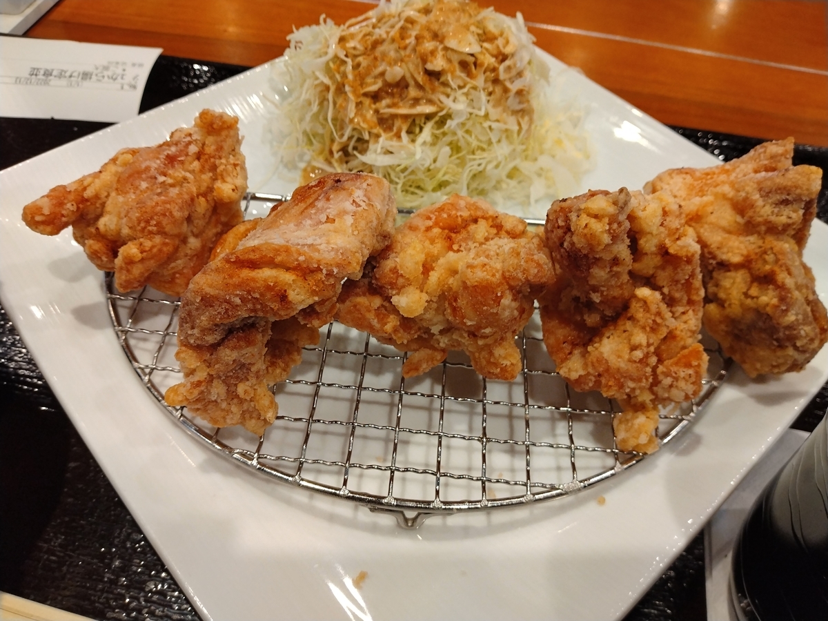 ジューシーから揚げ定食。とり専門店 鳥さく - チェーン店で晩ごはん。