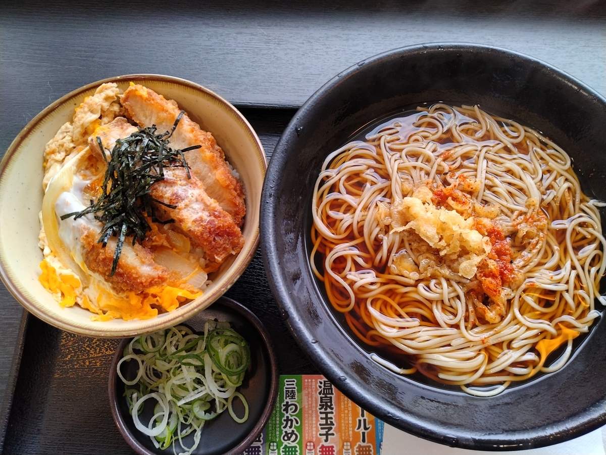 ミニかつ丼セット。ゆで太郎 - チェーン店で晩ごはん。
