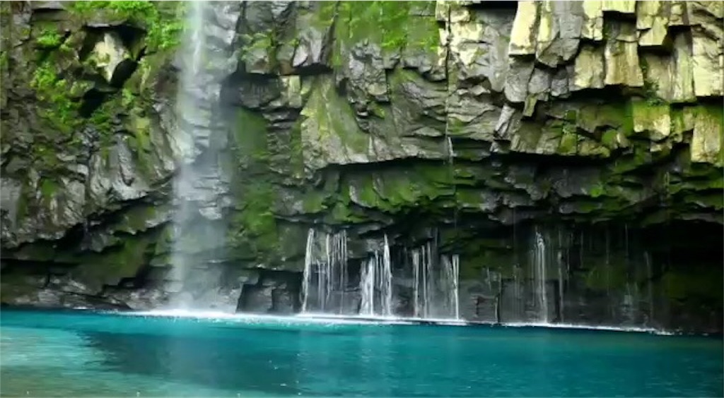 鹿児島のエメラルドブルーに輝く秘境 雄川の滝 四季彩々の旅 鹿児島のエメラルドブルーに輝く秘境 雄川の滝 四季彩々の旅