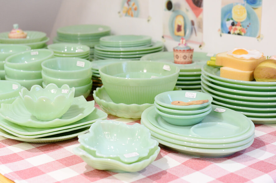 日本で大人気のアメリカンヴィンテージ食器『ファイヤーキング』とは